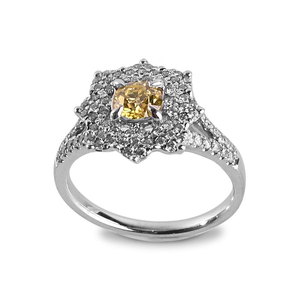 18 KT White Gold 
Diamond Flower Engagement Ring