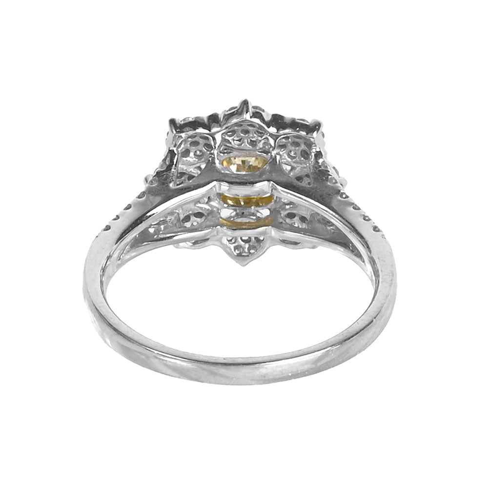 18 KT White Gold 
Diamond Flower Engagement Ring