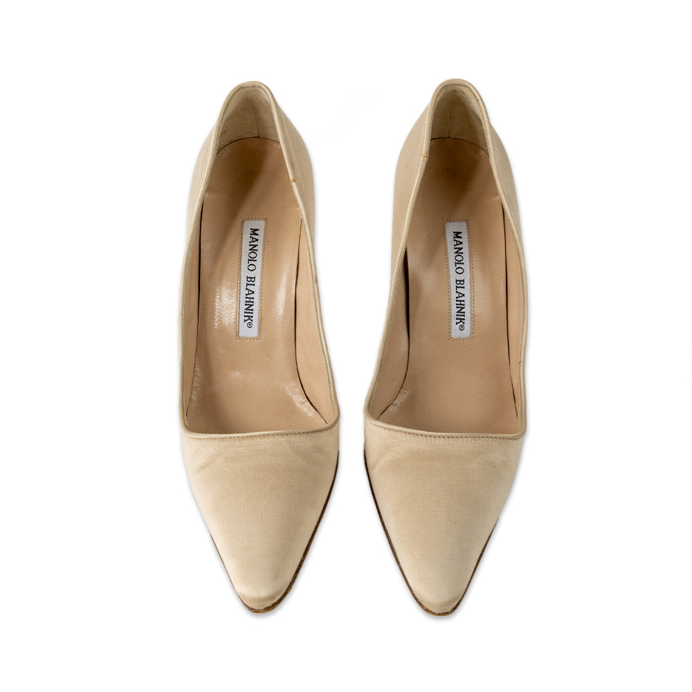 Manolo Blahnik Nude Satin Pumps with a Pointed Toe