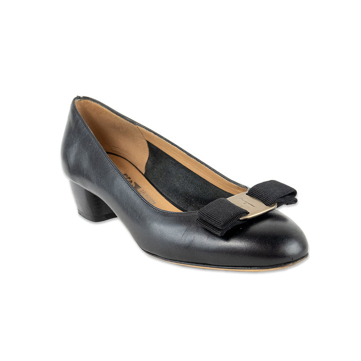 Salvatore Ferragamo Black Leather Round Toe Loafers with Bow