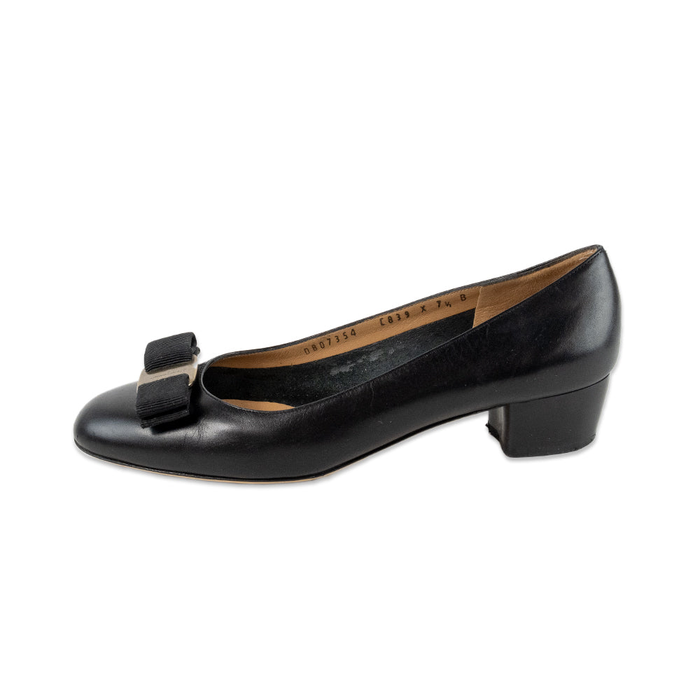 Salvatore Ferragamo Black Leather Round Toe Loafers with Bow