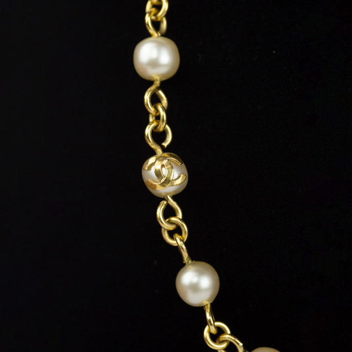 Chanel Vintage Gold 
Pearl Toggle Necklace