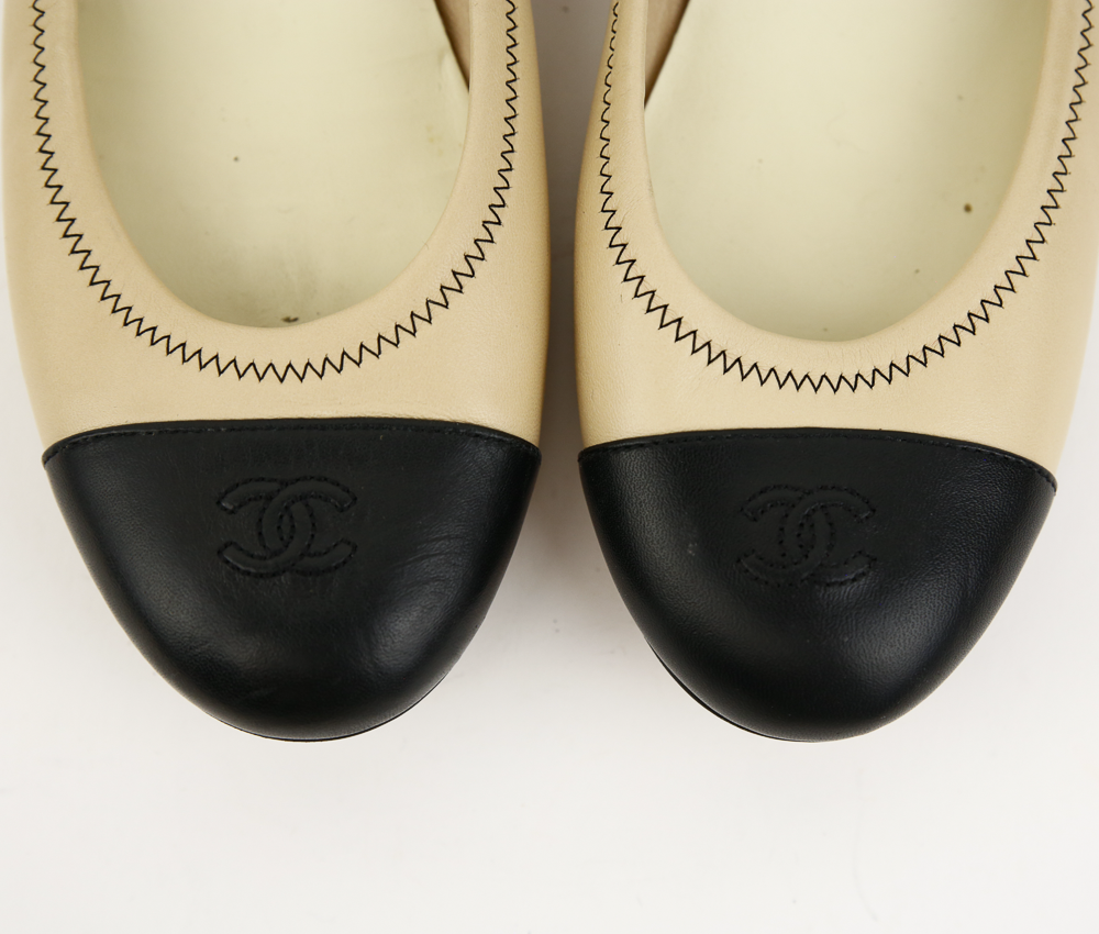 Chanel Beige 
Black Leather Vintage Ballet Flats