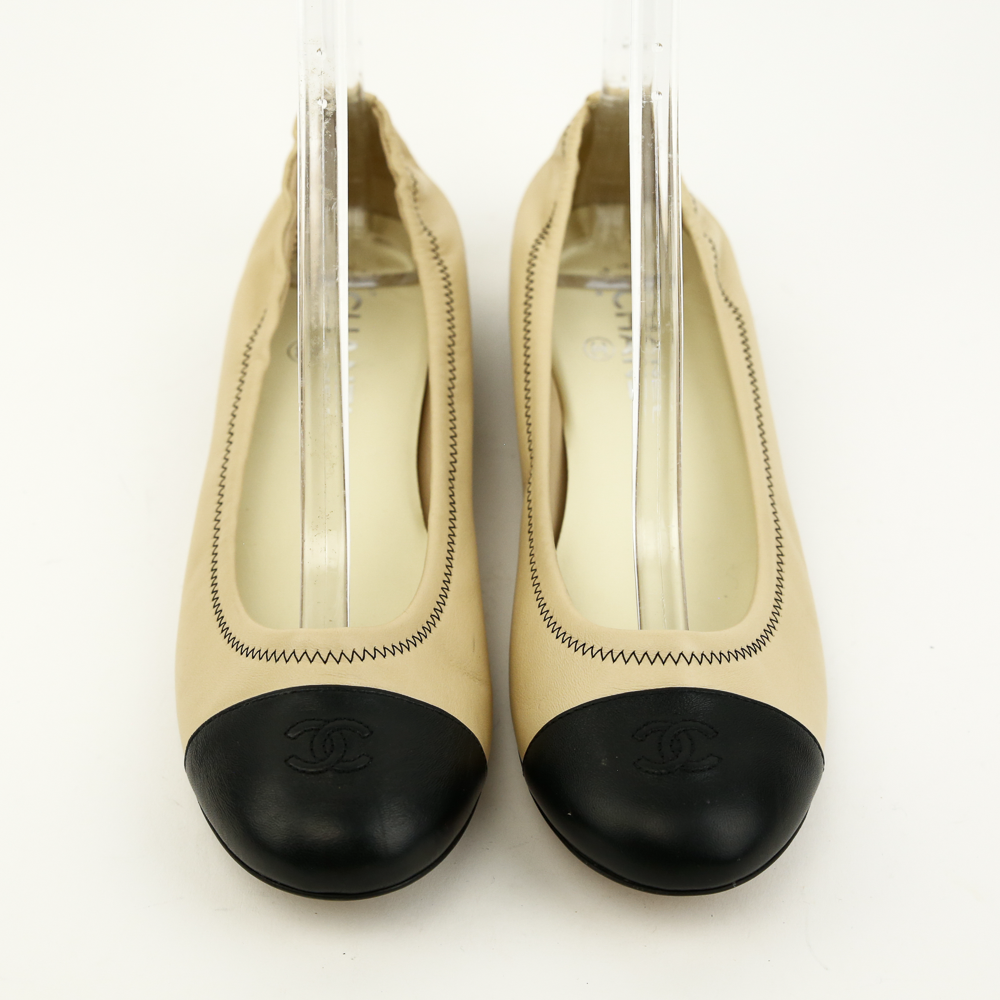 Chanel Beige 
Black Leather Vintage Ballet Flats