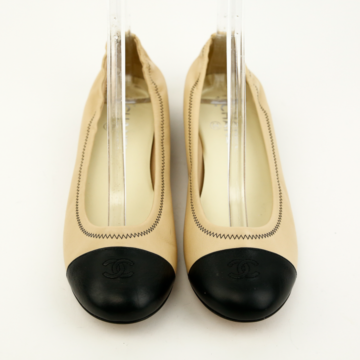 Chanel Beige 
Black Leather Vintage Ballet Flats