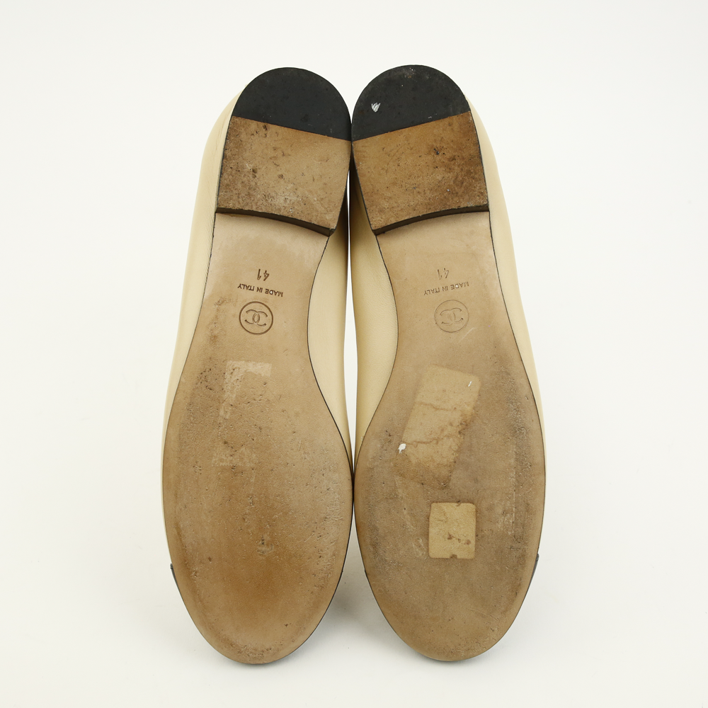 Chanel Beige 
Black Leather Vintage Ballet Flats