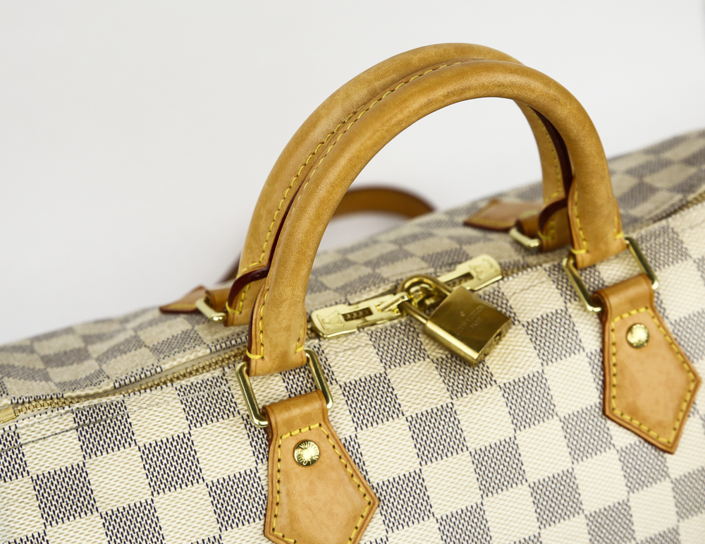 handle view of Louis Vuitton Damier Azur Speedy Bandouliere 30