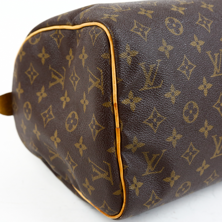 corner  view of Louis Vuitton Monogram Speedy 30