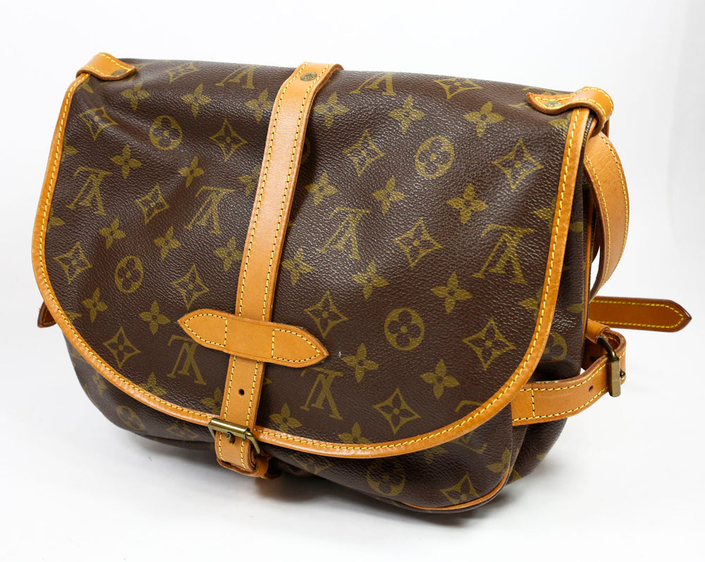 Louis Vuitton Monogram Vintage Saumur 25 Messenger Bag